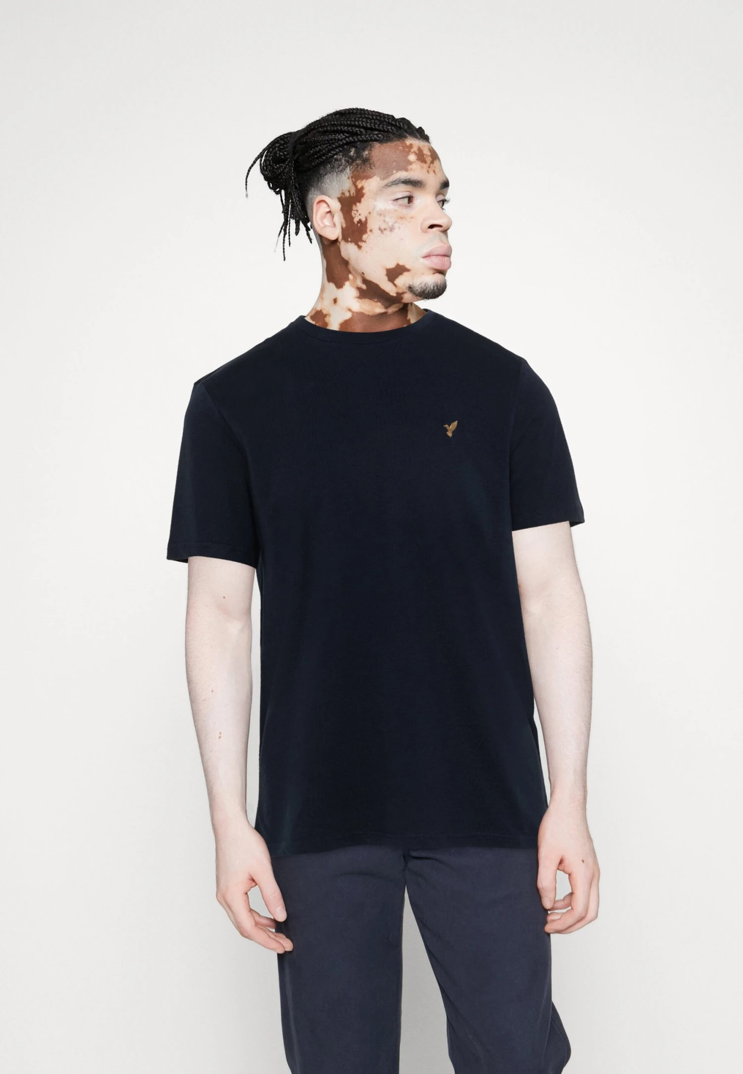 Pier One 3 Pack - Camiseta Básica - White/Dark Blue/Blue 6 Pier One 3 Pack - Camiseta Básica - White/Dark Blue/Blue - Imagen 4