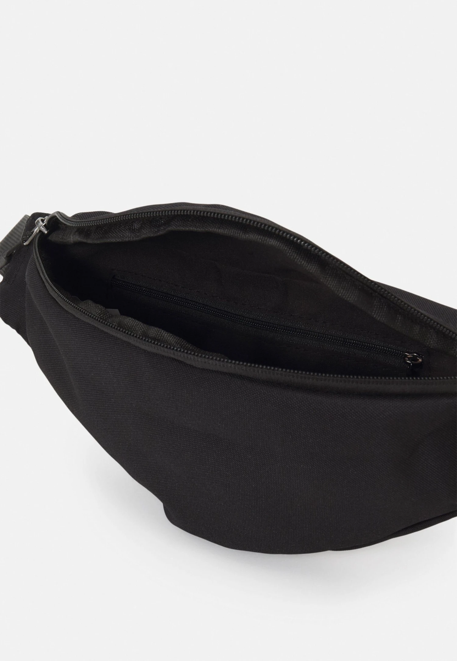 Pier One Riñonera - Black 5 Pier One Riñonera - Black - Imagen 3