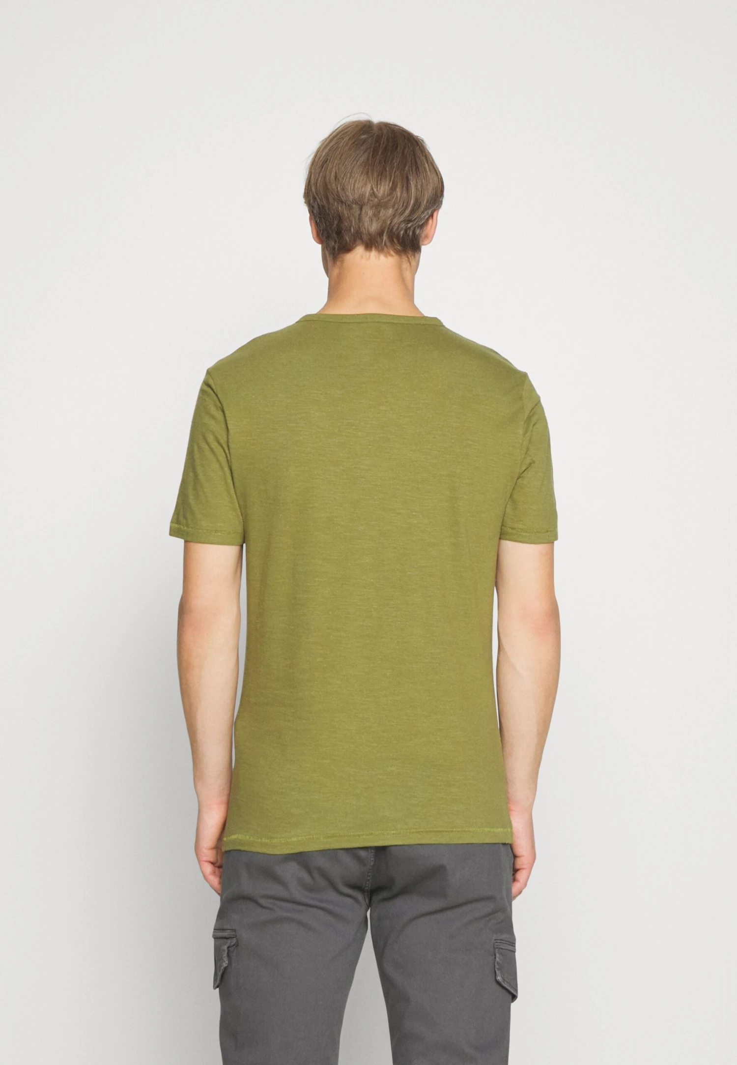 Pier One Camiseta Básica - Green 5 Pier One Camiseta Básica - Green - Imagen 3