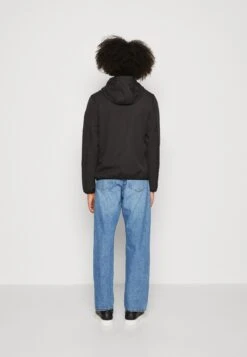 Pier One Impermeable - Black 10 Pier One Impermeable - Black -Pier One Tienda de ventas 4e357a4c9dc64463935acb495187a2e8