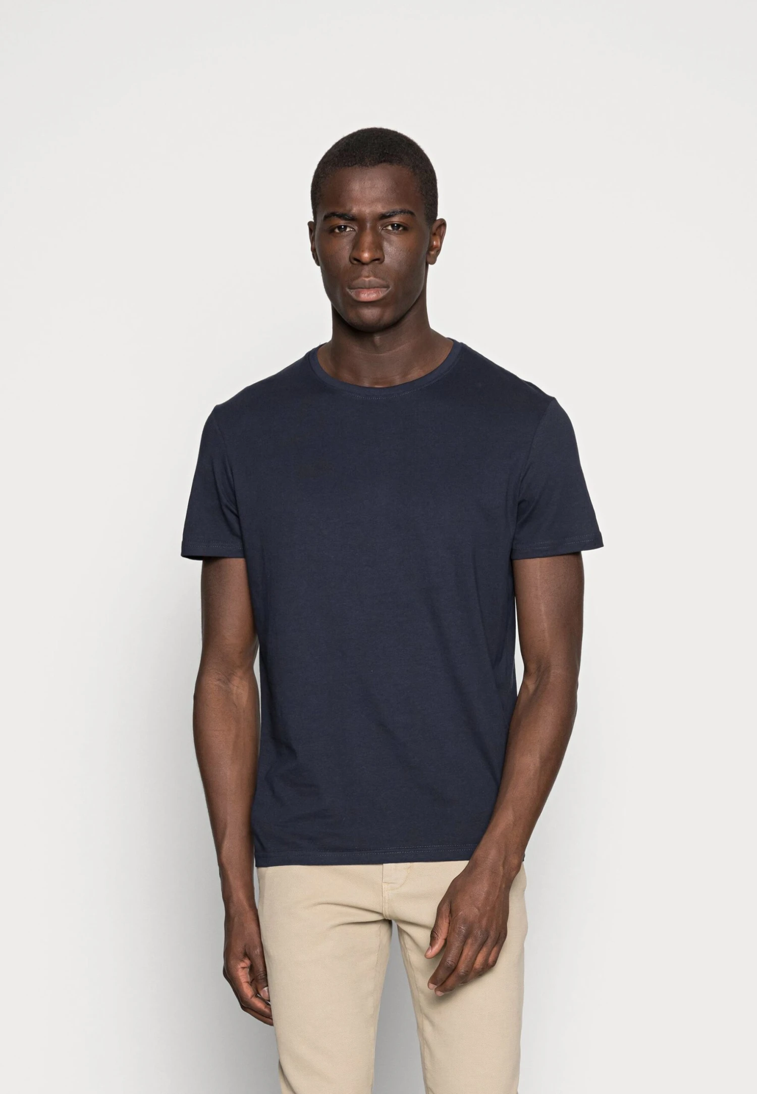 Pier One 2 Pack - Camiseta Básica - Bordeaux 6 Pier One 2 Pack - Camiseta Básica - Bordeaux - Imagen 4