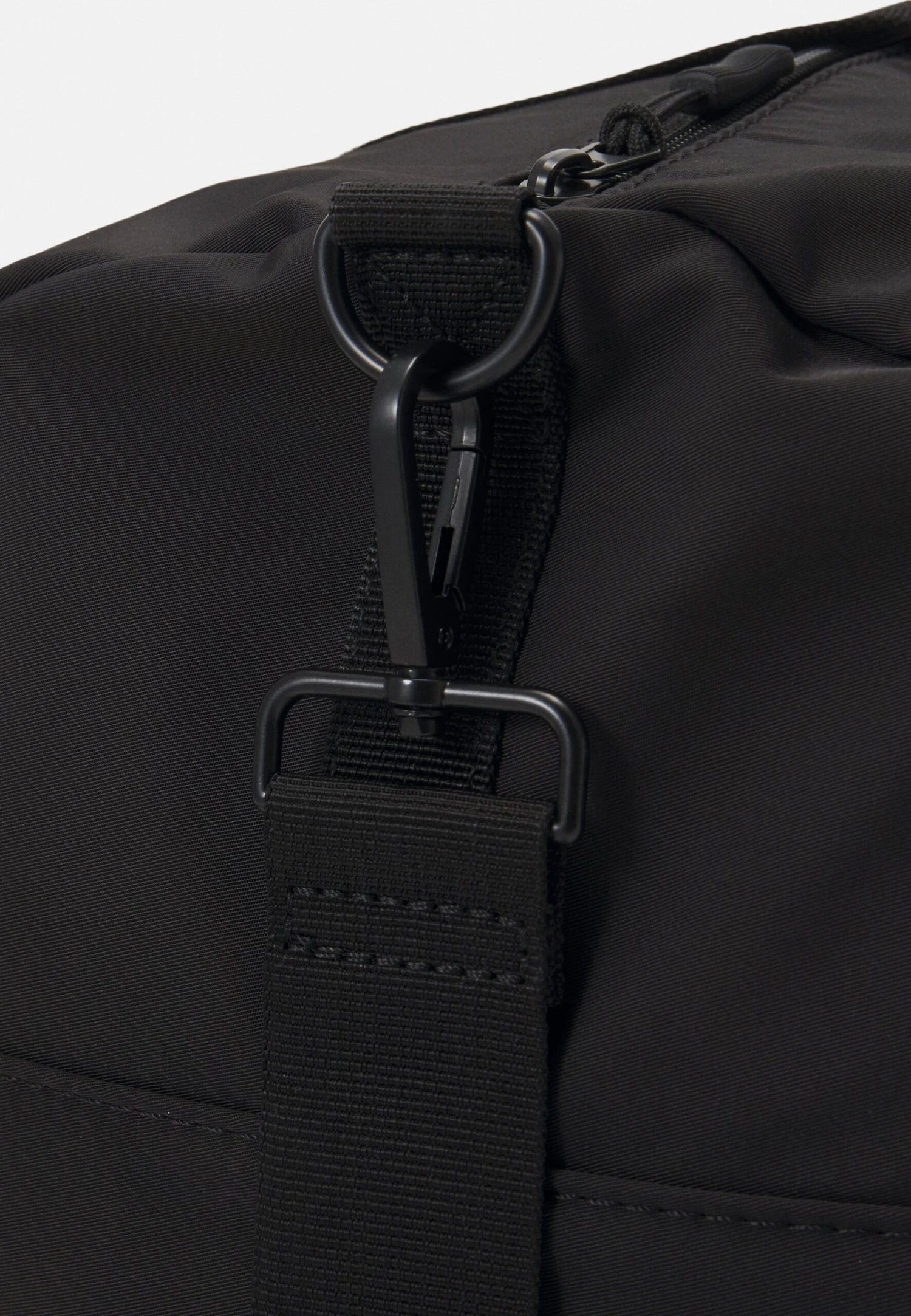 Pier One Unisex - Bolsa De Deporte - Black 6 Pier One Unisex - Bolsa De Deporte - Black - Imagen 4