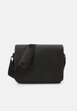 Pier One Big Messenger Bag - Bandolera - Black