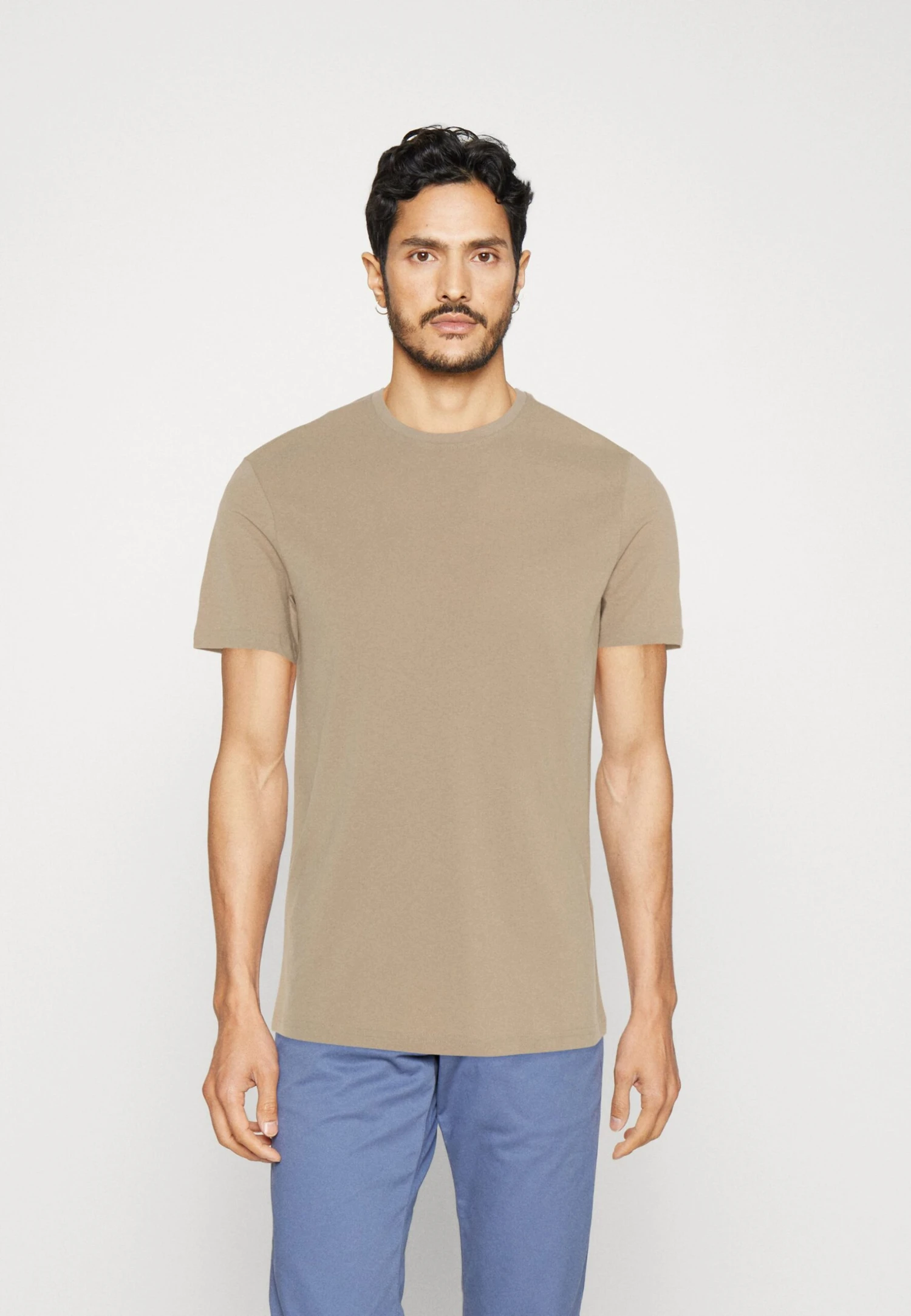 Pier One 5 Pack - Camiseta Básica - White/Off-White/Lilac 9 Pier One 5 Pack - Camiseta Básica - White/Off-White/Lilac - Imagen 7