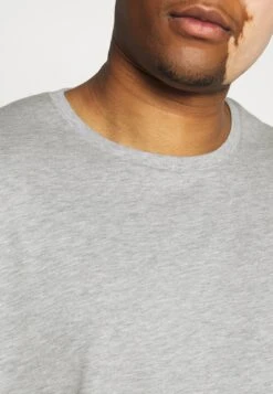 Pier One 5 Pack - Camiseta Básica - Khaki/Grey/Dark Blue 13 Pier One 5 Pack - Camiseta Básica - Khaki/Grey/Dark Blue -Pier One Tienda de ventas 8700a41455ac40399e0ba0b358a0a801