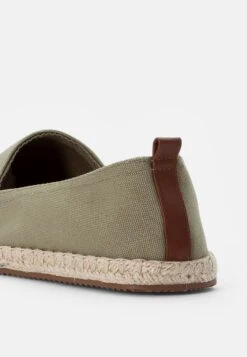 Pier One Rena Espadrille Unisex - Alpargatas - Olive 13 Pier One Rena Espadrille Unisex - Alpargatas - Olive -Pier One Tienda de ventas 8b1ef3dce9d344a08d816af96a53324d