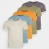 Pier One 5 Pack - Camiseta Básica - Orange/Dark Blue/Green -Pier One Tienda de ventas 90b78c53f04f4dc081666ac8ae3ca1ec