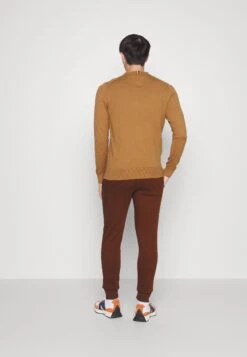 Pier One 2 Pack - Pantalones Deportivos - Dark Brown/Black 10 Pier One 2 Pack - Pantalones Deportivos - Dark Brown/Black -Pier One Tienda de ventas 994bb4a4696a4095ace27240f693a155