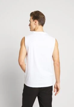 Pier One 3 Pack - Camiseta Básica - Grey/White/Black -Pier One Tienda de ventas a9eda1483b324f9bb5e5f44f95d5a2f7