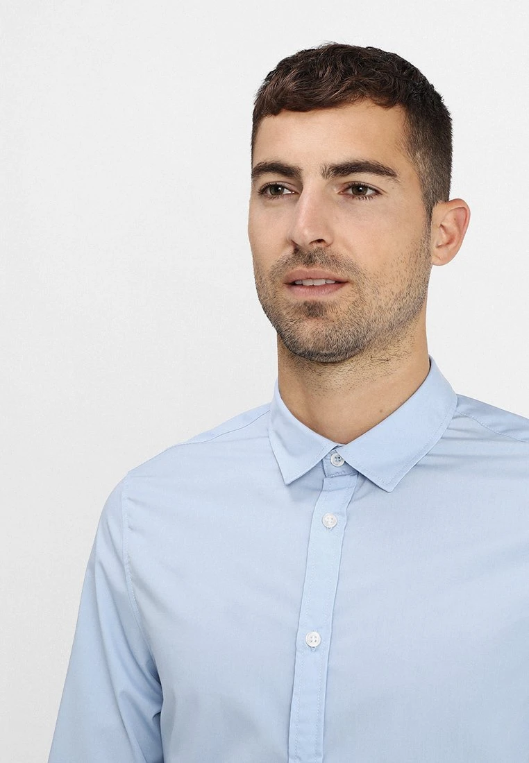 Pier One 2 Pack - Camisa Elegante - White/Light Blue 7 Pier One 2 Pack - Camisa Elegante - White/Light Blue - Imagen 5