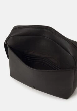 Pier One Big Messenger Bag - Bandolera - Black -Pier One Tienda de ventas bd8bc0c71e68430e9951a6fd9a3e8f72