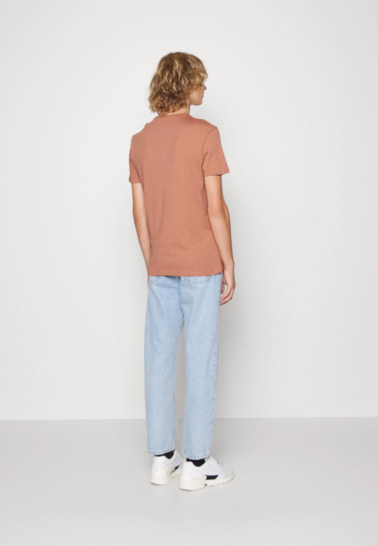 Pier One 5 Pack - Camiseta Básica - Stone/Blue/Mottled Light Grey - 6 Pier One 5 Pack - Camiseta Básica - Stone/Blue/Mottled Light Grey - - Imagen 4