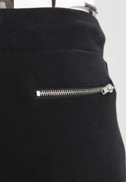 Pier One Biker Jogger - Pantalones Deportivos - Black -Pier One Tienda de ventas d14f4d3e23264a23856a525cf94a989d