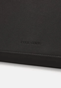 Pier One Big Messenger Bag - Bandolera - Black -Pier One Tienda de ventas de47914765c748388e7d2adfd44cd119