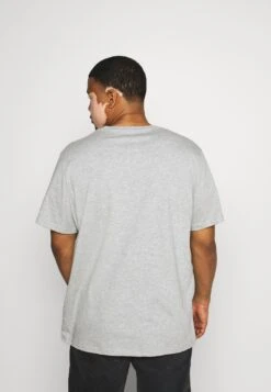 Pier One 5 Pack - Camiseta Básica - Khaki/Grey/Dark Blue 10 Pier One 5 Pack - Camiseta Básica - Khaki/Grey/Dark Blue -Pier One Tienda de ventas ec3697a3377045a681099b809ac45742